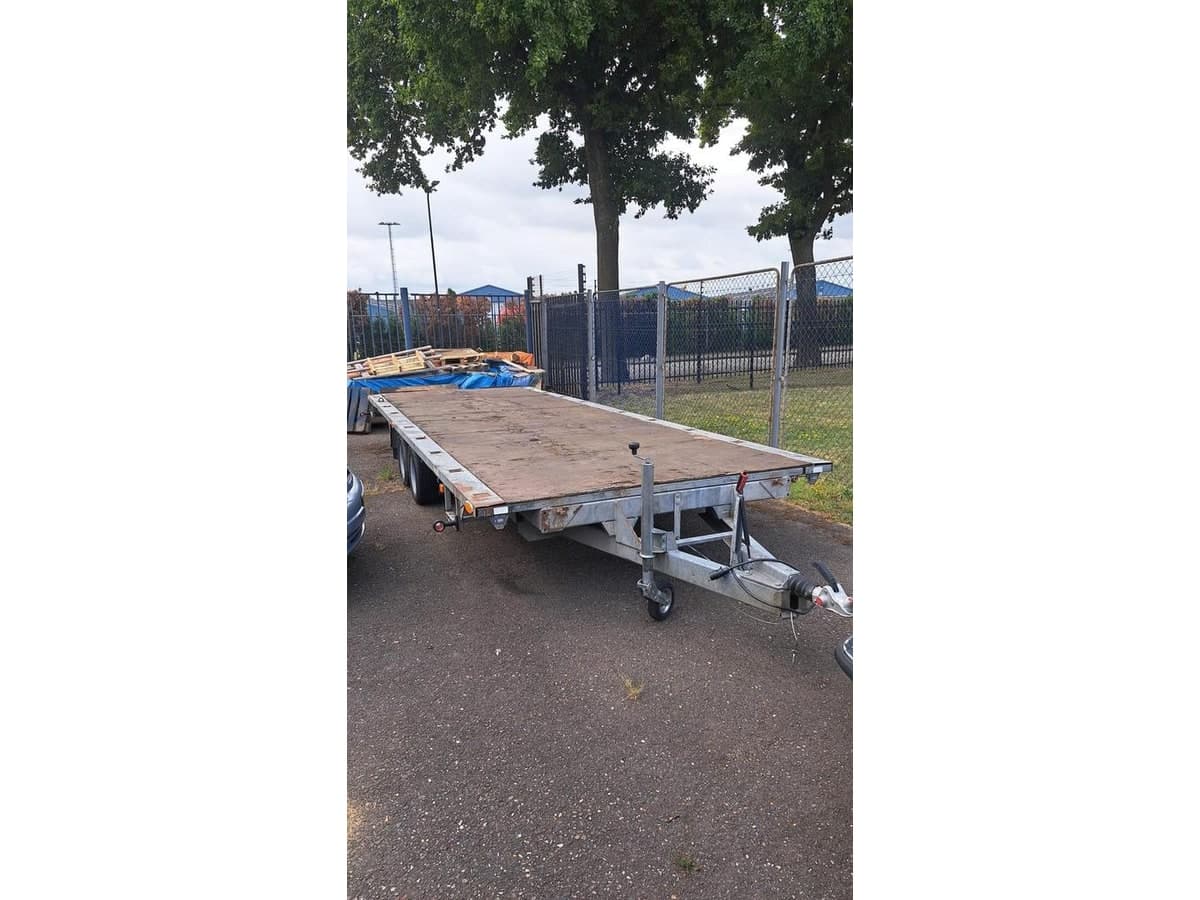 8M · Flatbed Trailer