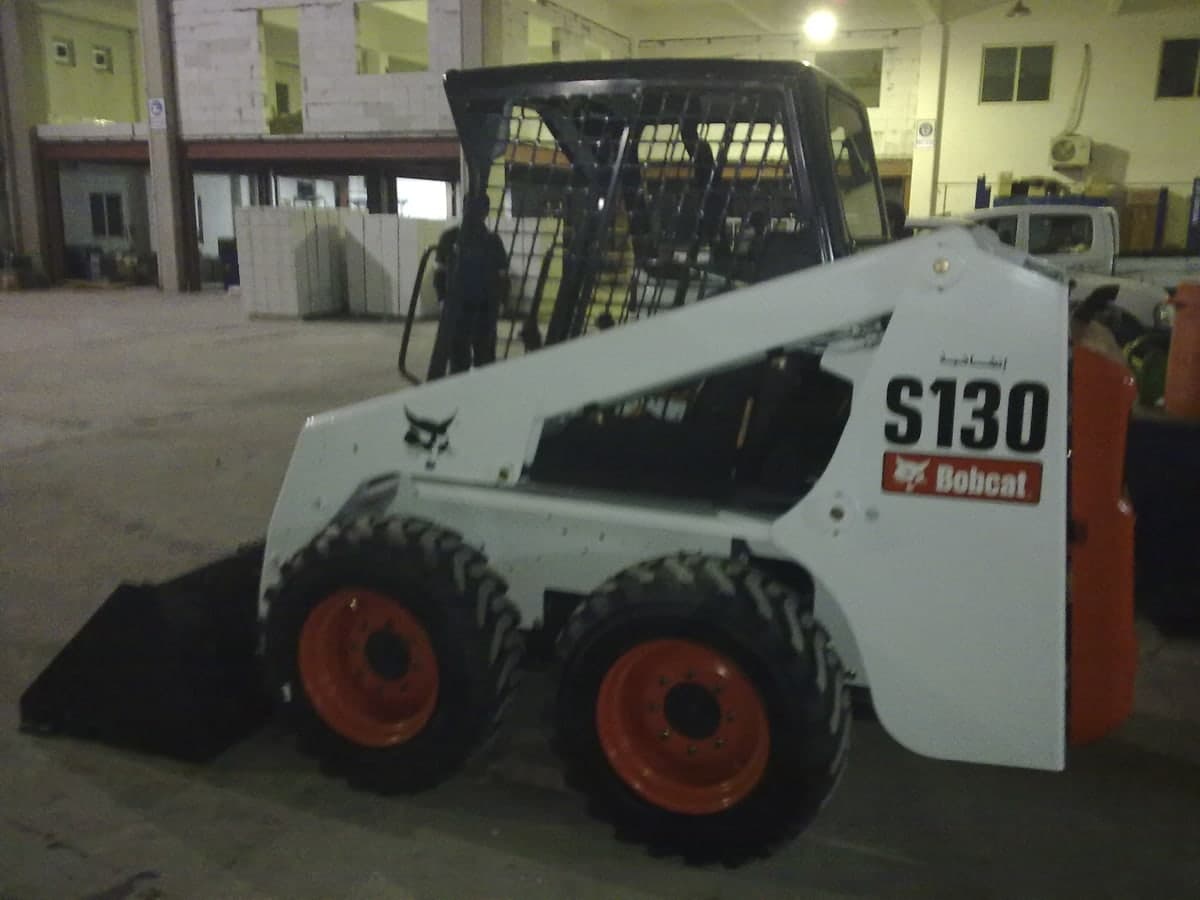Bobcat · S130 · Skid steer loaders