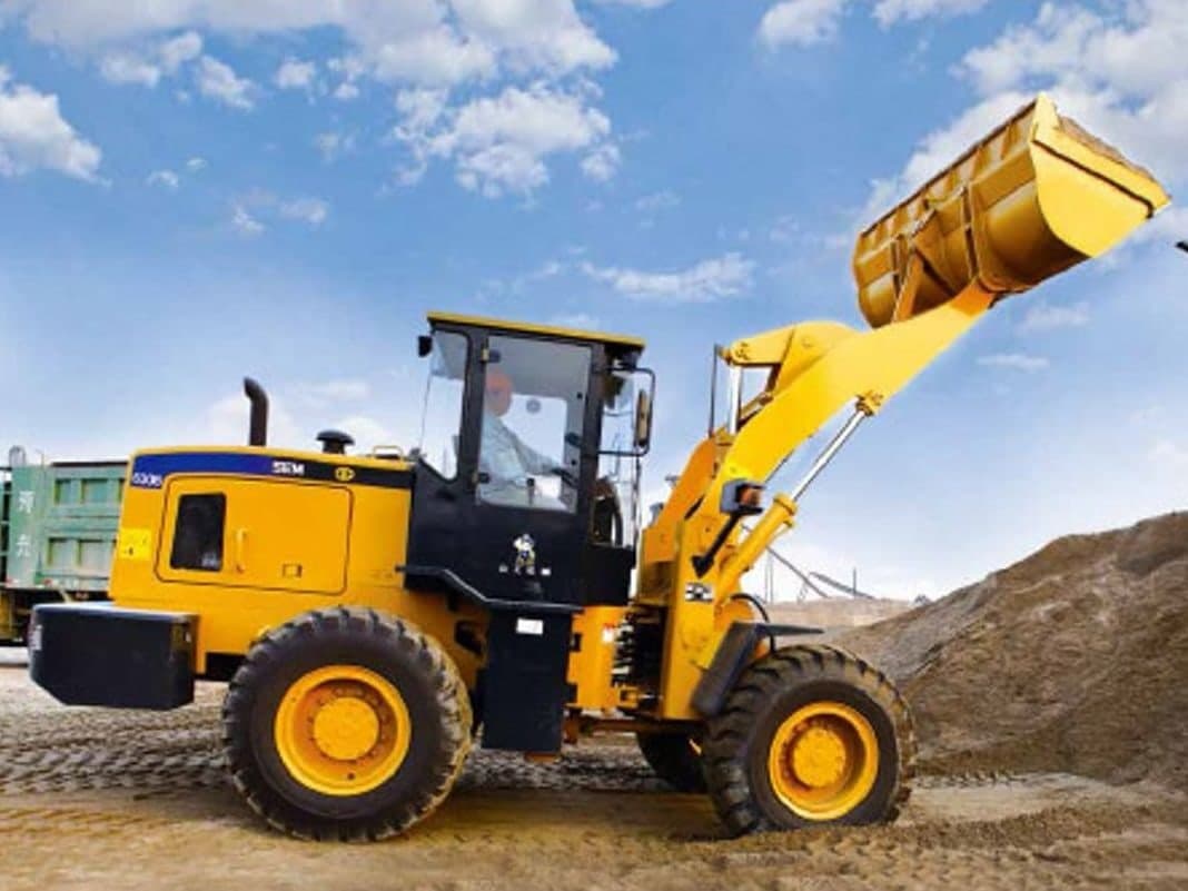 صورة مرجعية للموديل: لودر بعجل 2 م³ SEM 630 B