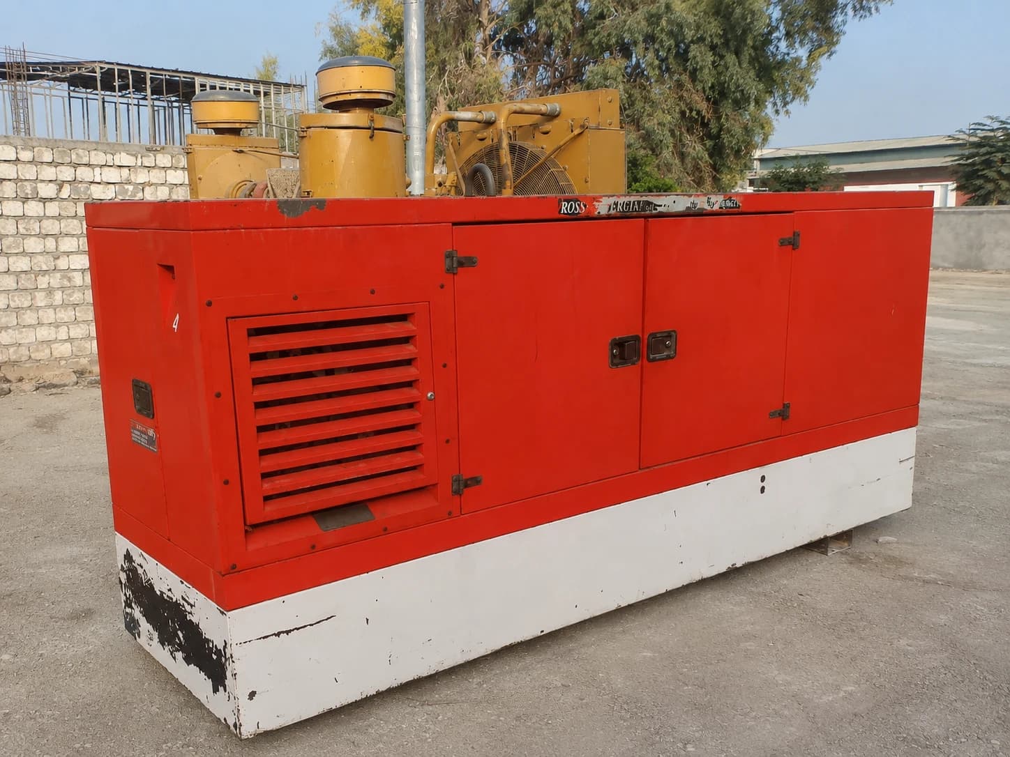 200 kVA enclosed diesel generator — Main view