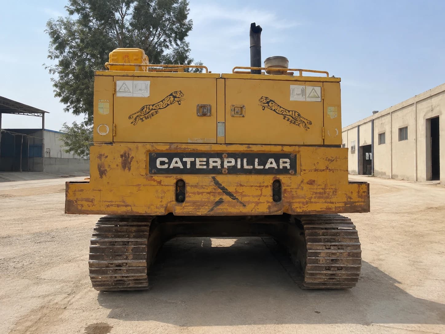 Caterpillar 225 excavator — Main view