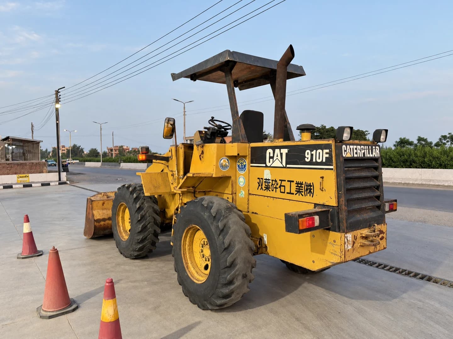 لودر كاتربيلر 910F — الصورة الرئيسية