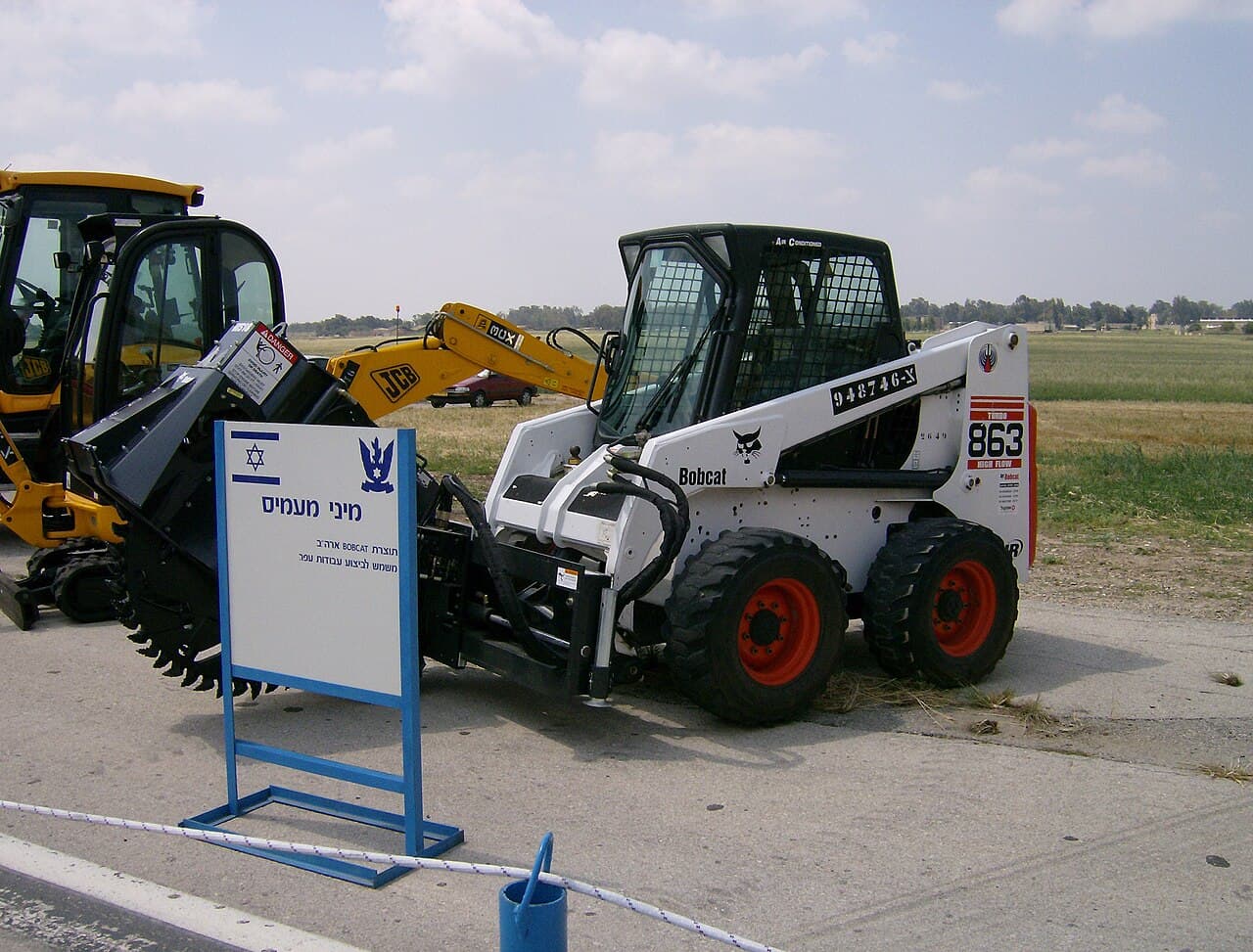600 kg Skid Steer Loader — Caterpillar B216 X24