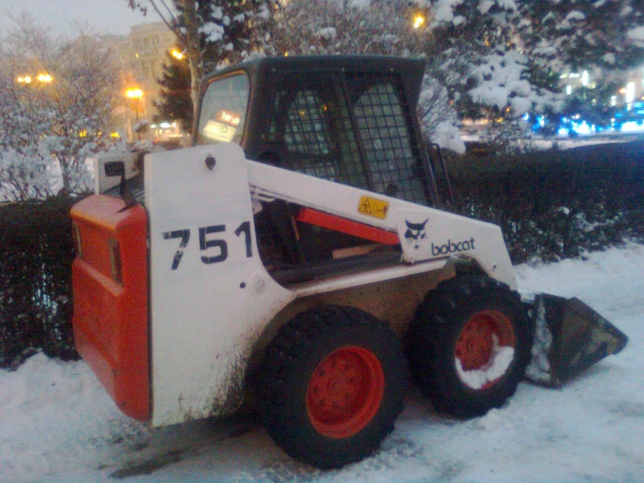 600 kg Skid Steer Loader — Caterpillar B216 X24